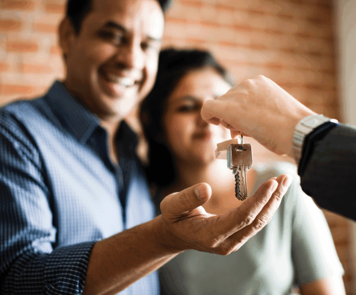 manufactured housing, manufactured housing industry, home seller, couple gets keys mhinsider magazine manufactured housing communities, florida