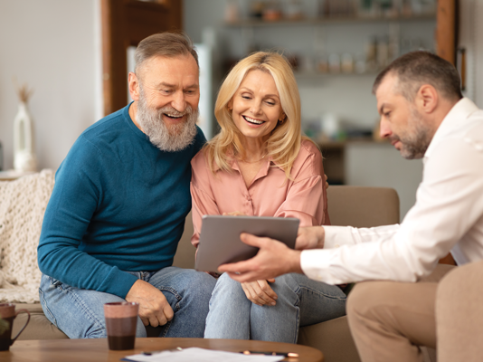 Rebuild How Homes Are Sold Online couple sits with rep browse homes online retail manufactured homes mhinsider magazine